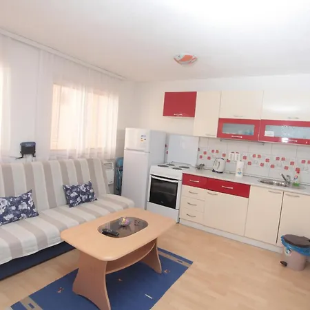 Kira Apartment