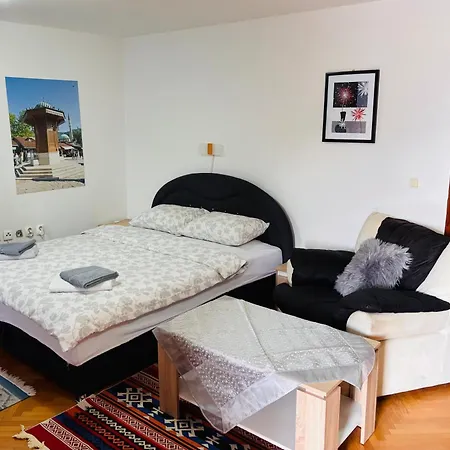 Apartment Kira *