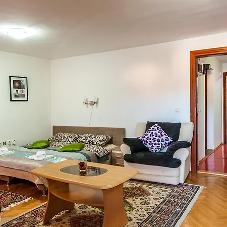 Apartment Kira SJJ